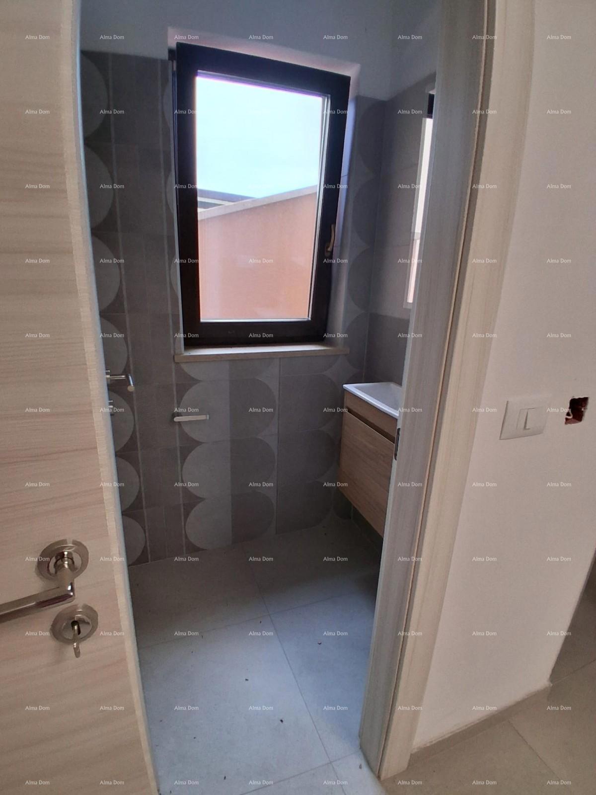 Prodaja - luksuzna hiša na veliki parceli z bazenom, wellness sobo in telovadnico, Poreč!