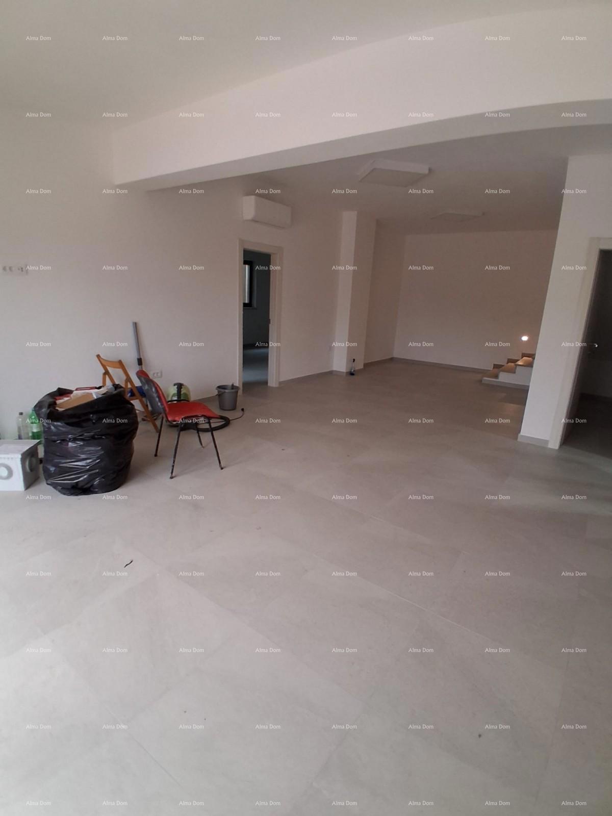 Prodaja - luksuzna hiša na veliki parceli z bazenom, wellness sobo in telovadnico, Poreč!