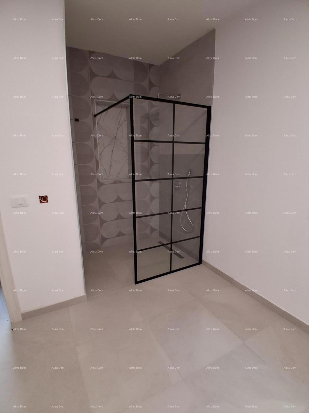 Prodaja - luksuzna hiša na veliki parceli z bazenom, wellness sobo in telovadnico, Poreč!