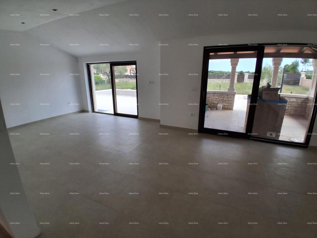 Prodaja - luksuzna hiša na veliki parceli z bazenom, wellness sobo in telovadnico, Poreč!