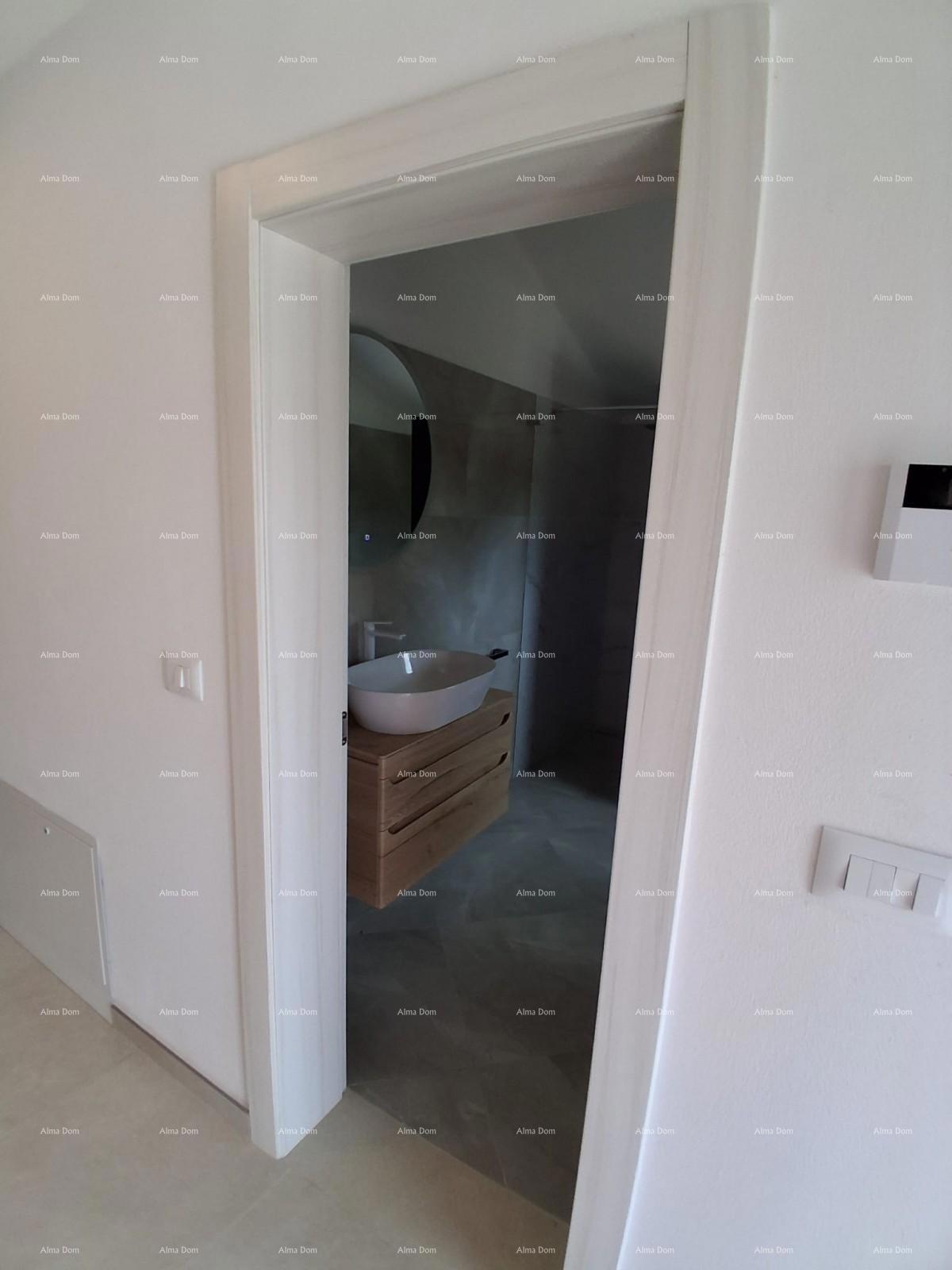 Prodaja - luksuzna hiša na veliki parceli z bazenom, wellness sobo in telovadnico, Poreč!