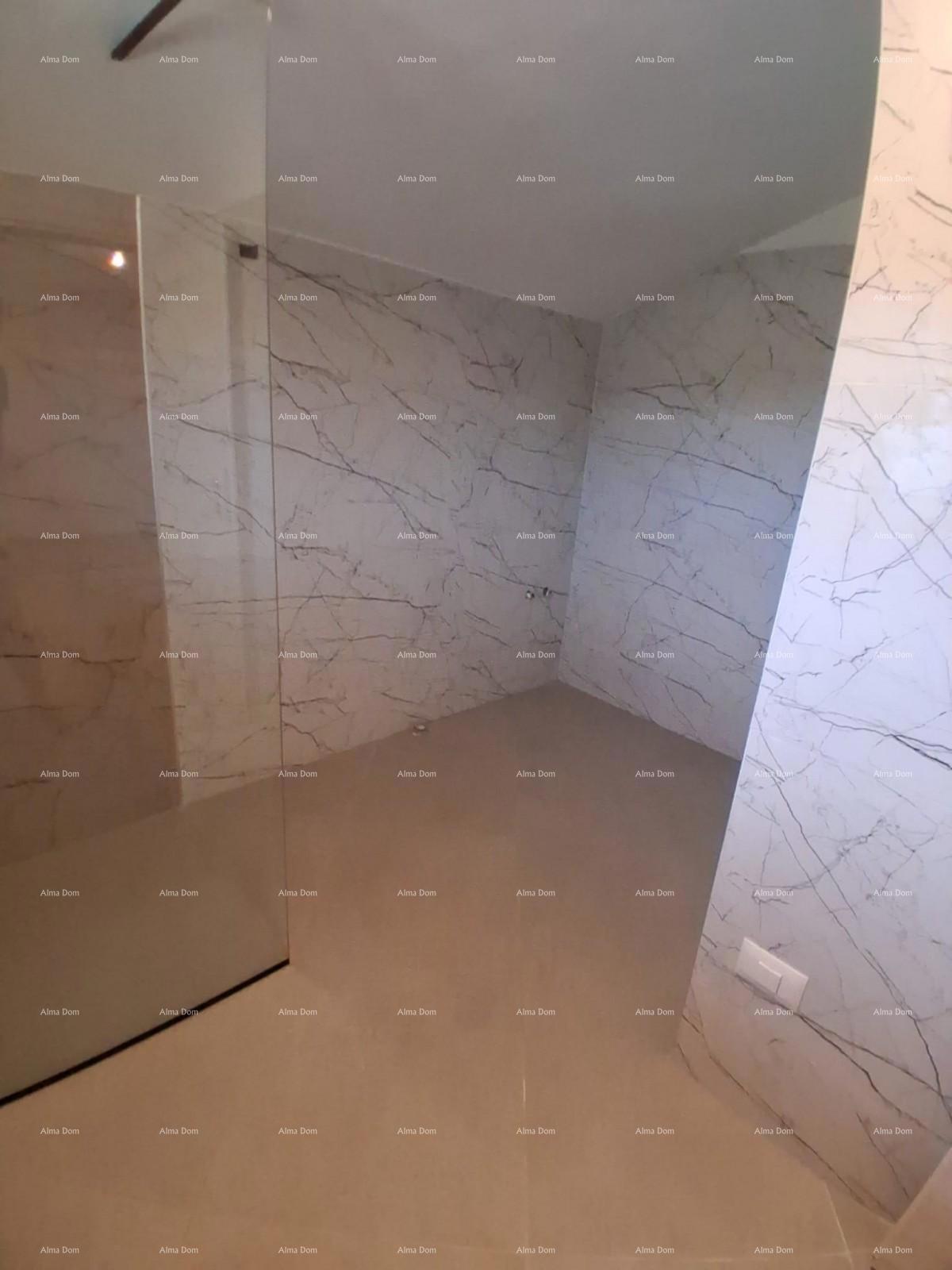 Prodaja - luksuzna hiša na veliki parceli z bazenom, wellness sobo in telovadnico, Poreč!