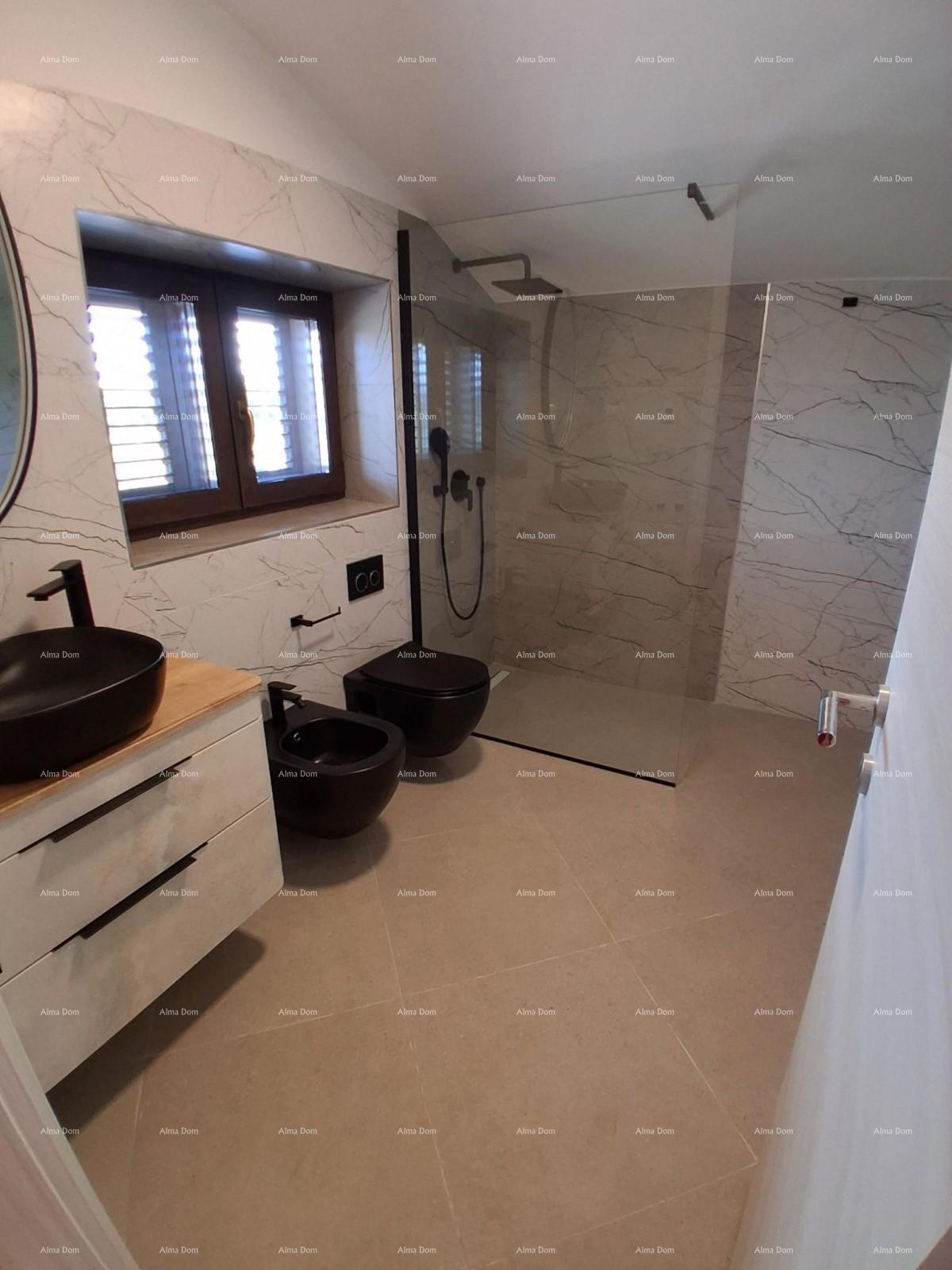 Prodaja - luksuzna hiša na veliki parceli z bazenom, wellness sobo in telovadnico, Poreč!