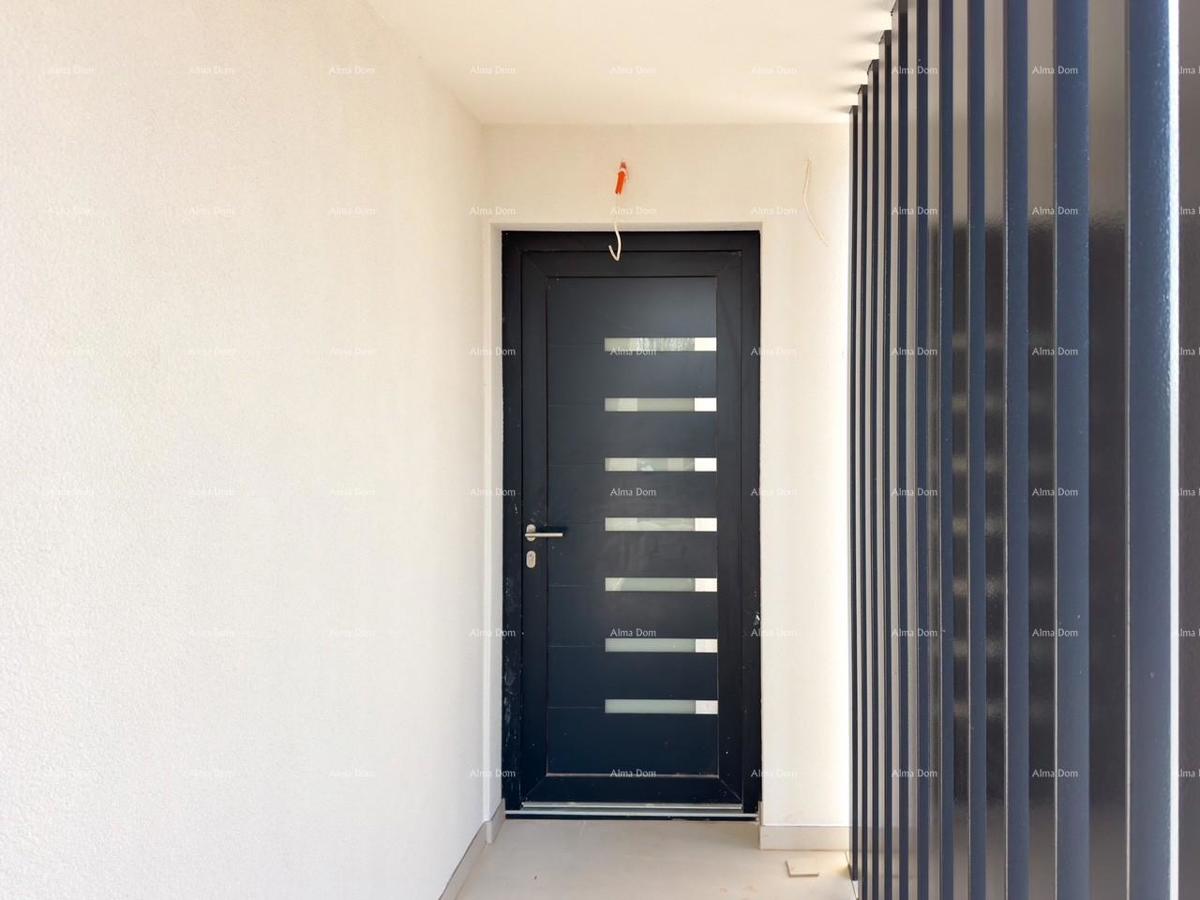 Prodamo novo hišo z bazenom na odlični lokaciji, blizu morja!