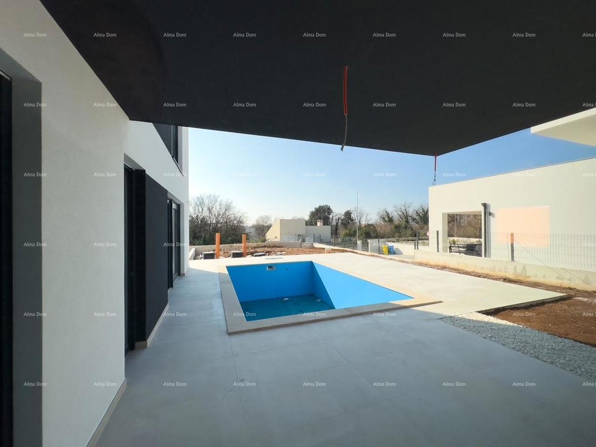 Prodamo novo hišo z bazenom na odlični lokaciji, blizu morja!