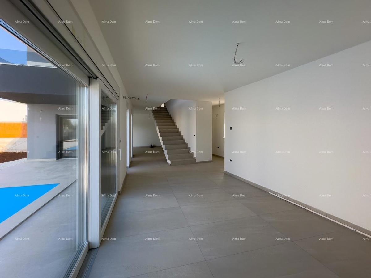 Prodamo novo hišo z bazenom na odlični lokaciji, blizu morja!