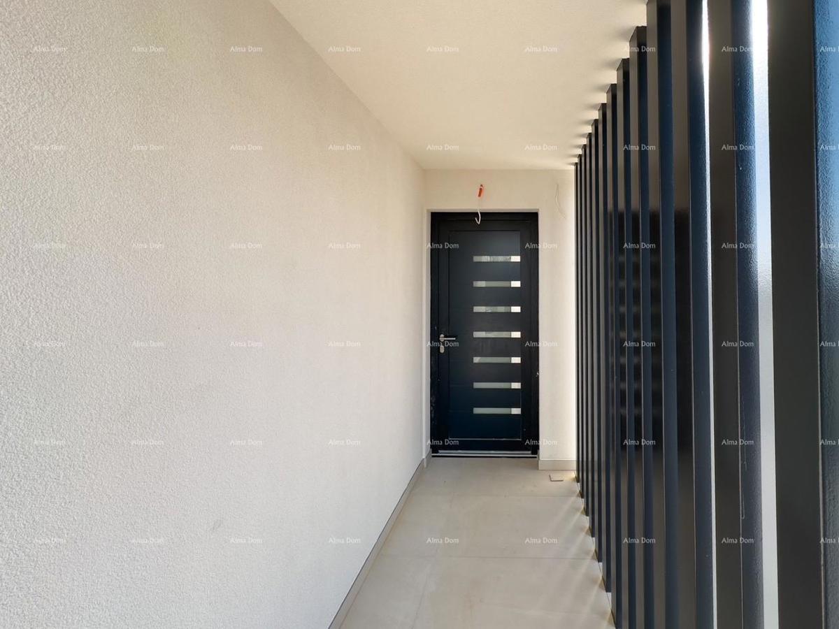 Prodamo novo hišo z bazenom na odlični lokaciji, blizu morja!