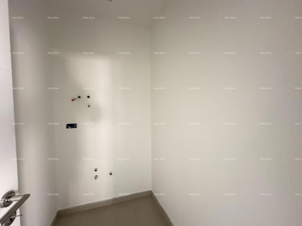 Prodamo novo hišo z bazenom na odlični lokaciji, blizu morja!