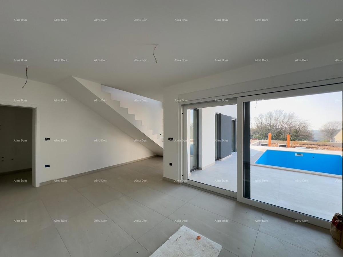 Prodamo novo hišo z bazenom na odlični lokaciji, blizu morja!