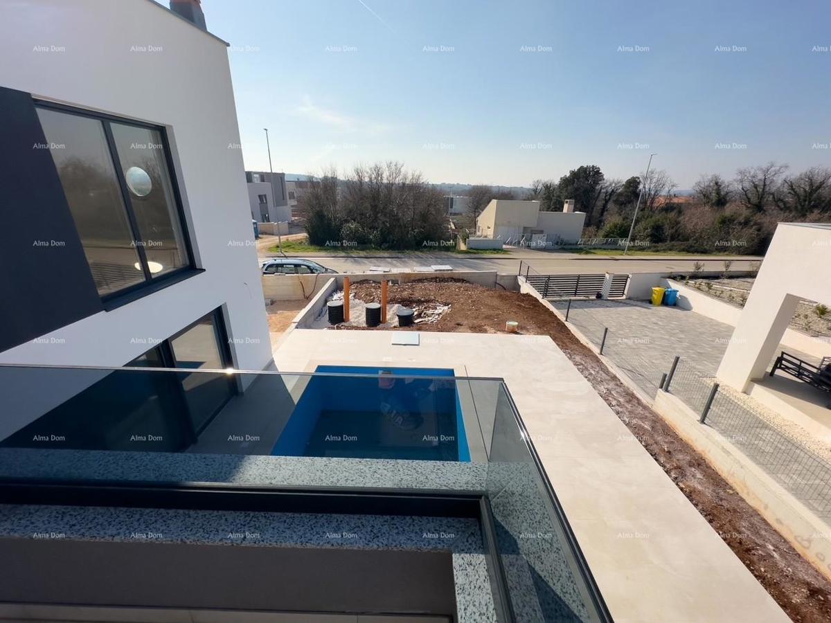 Prodamo novo hišo z bazenom na odlični lokaciji, blizu morja!