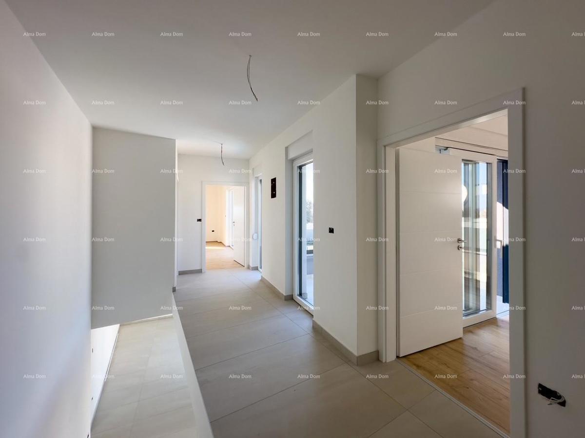 Prodamo novo hišo z bazenom na odlični lokaciji, blizu morja!