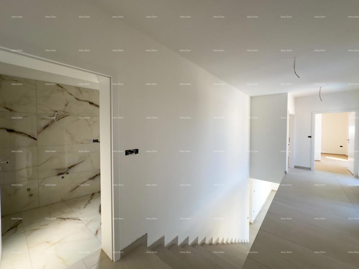 Prodamo novo hišo z bazenom na odlični lokaciji, blizu morja!