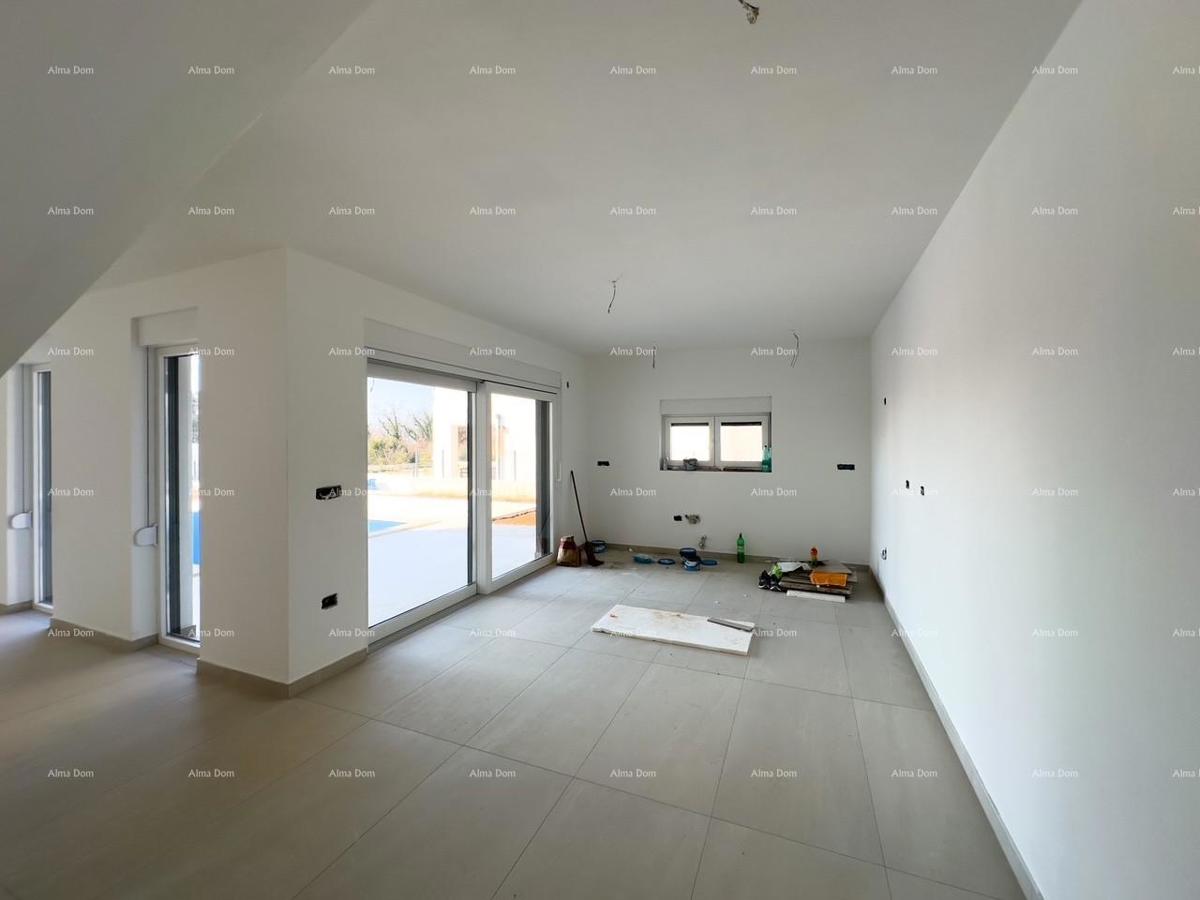 Prodamo novo hišo z bazenom na odlični lokaciji, blizu morja!