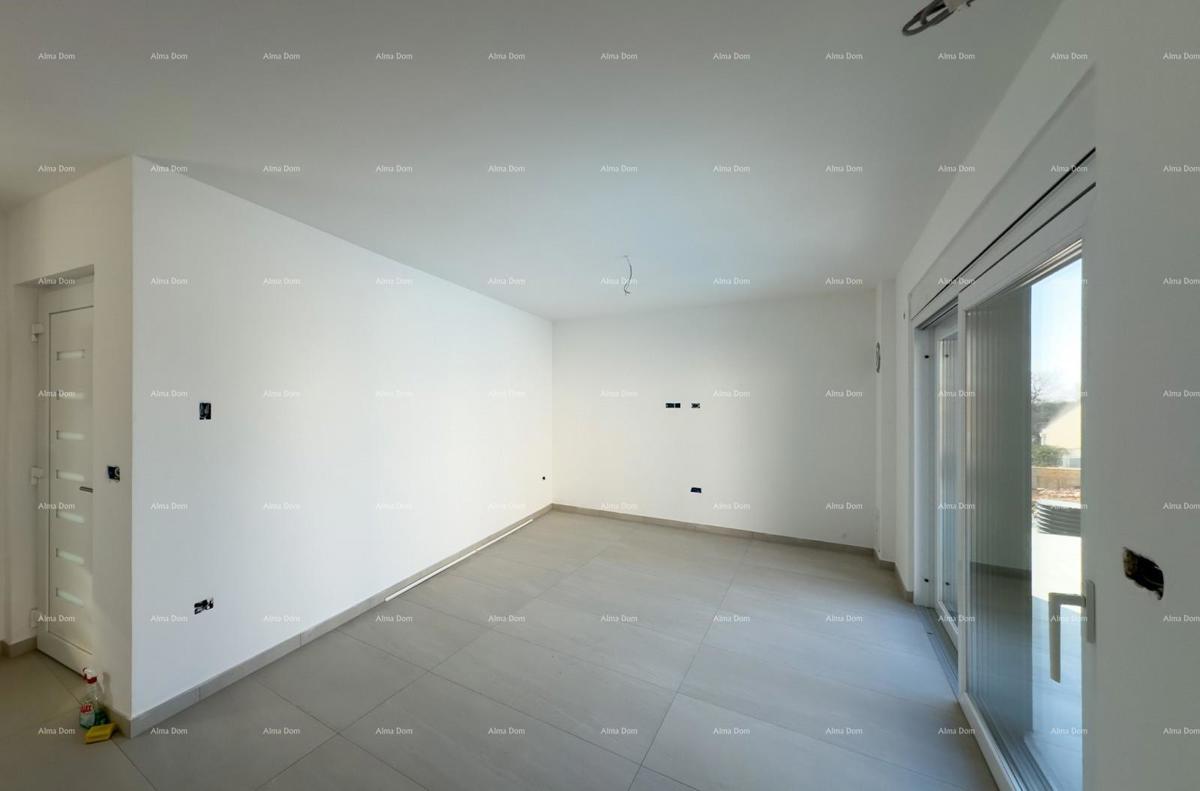 Prodamo novo hišo z bazenom na odlični lokaciji, blizu morja!