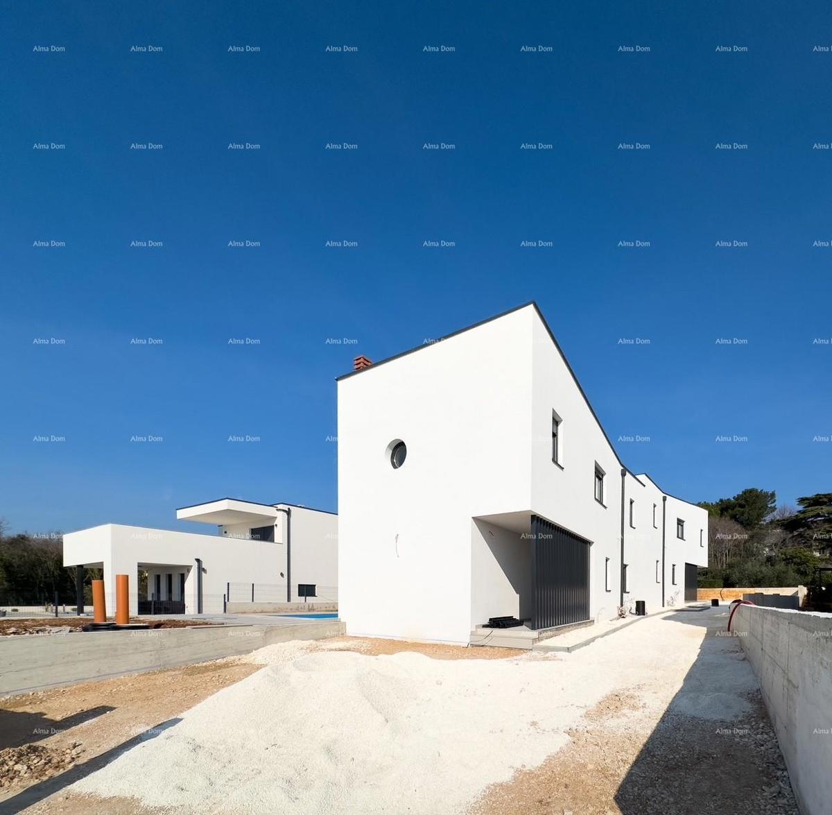 Prodamo novo hišo z bazenom na odlični lokaciji, blizu morja!