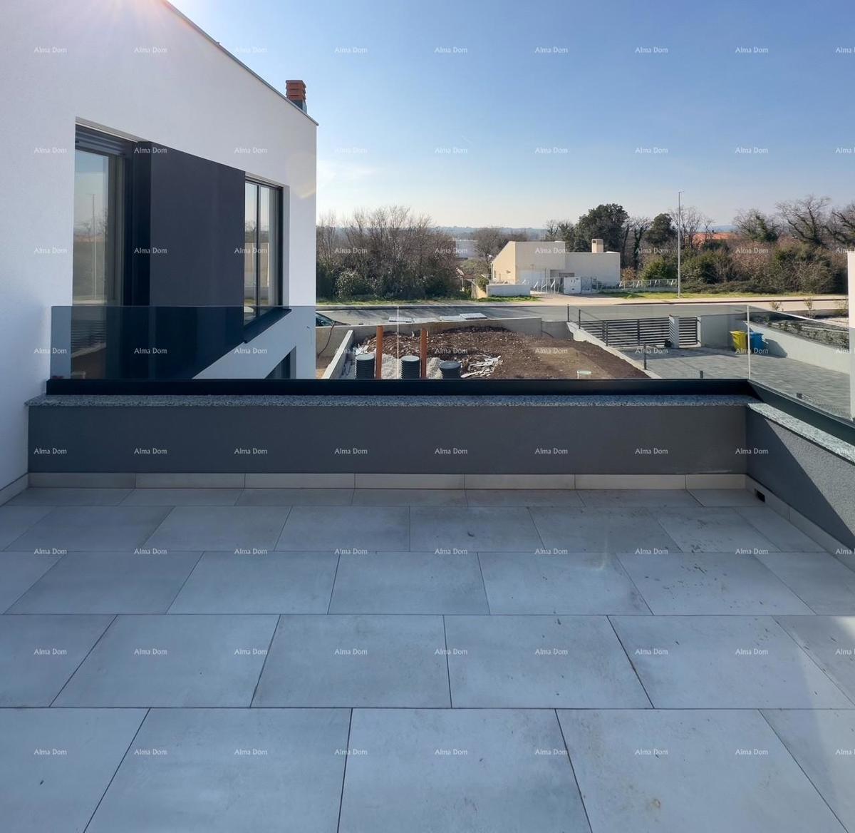 Prodamo novo hišo z bazenom na odlični lokaciji, blizu morja!