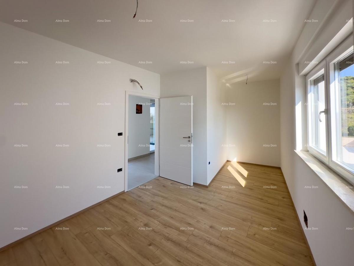 Prodamo novo hišo z bazenom na odlični lokaciji, blizu morja!