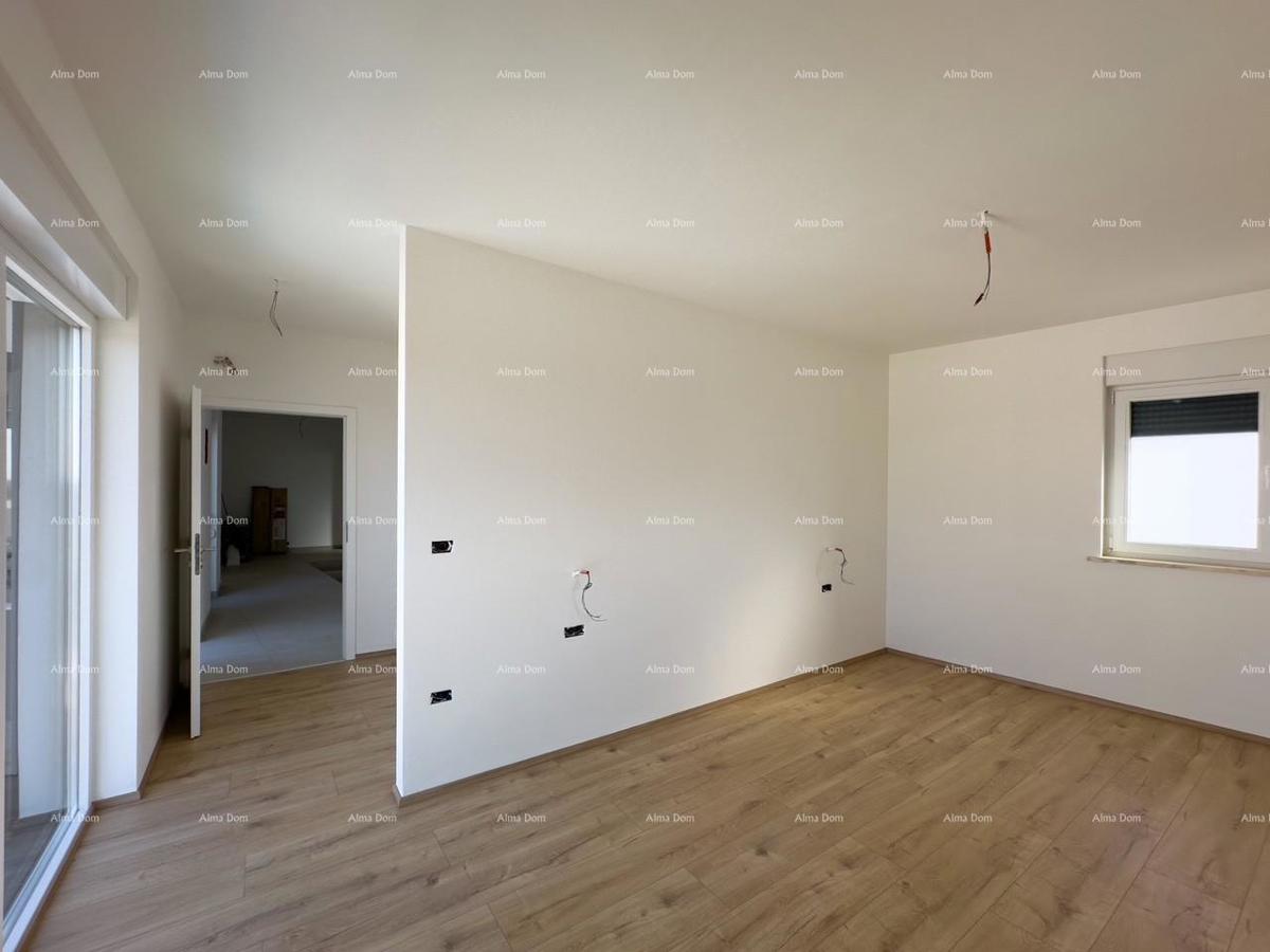 Prodamo novo hišo z bazenom na odlični lokaciji, blizu morja!