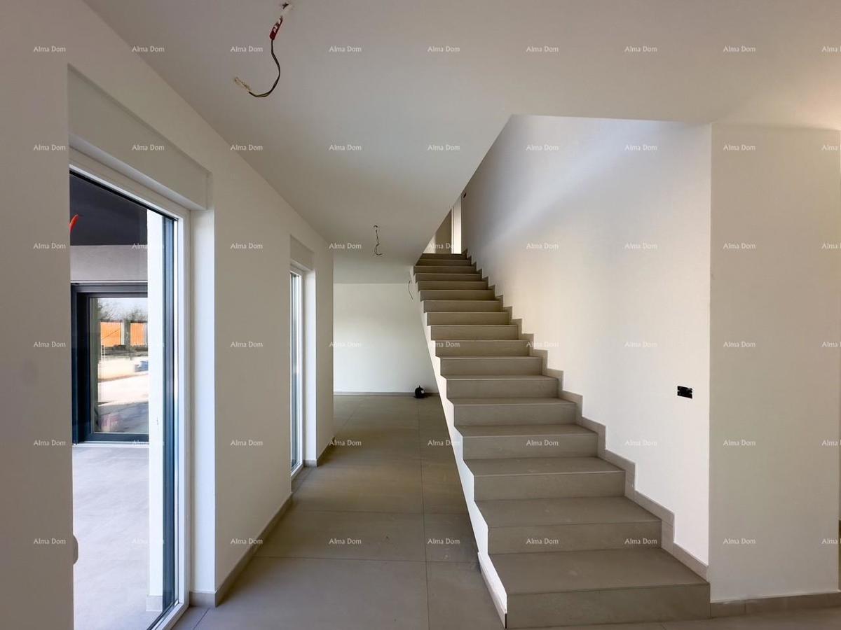 Prodamo novo hišo z bazenom na odlični lokaciji, blizu morja!