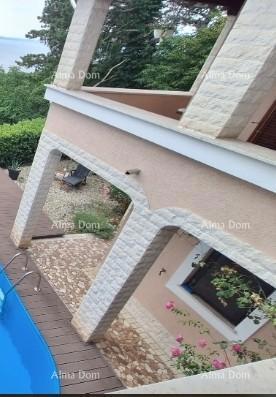 Prekrasna obiteljska kuća s pogledom na more – Veprinac, Opatija