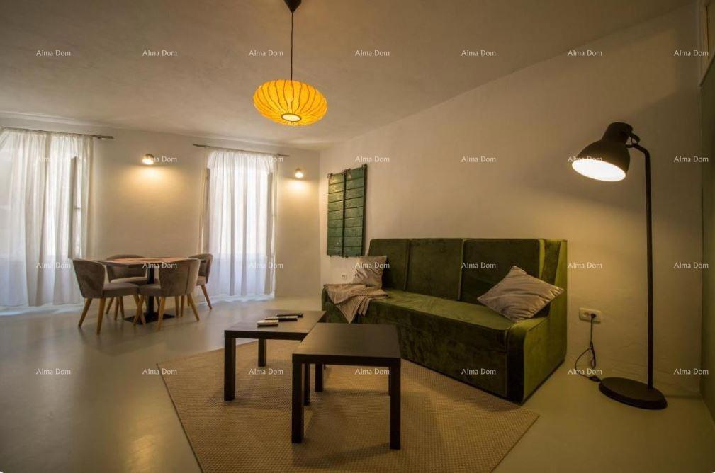 Enostavno prenovljeno stanovanje v centru Rovinja