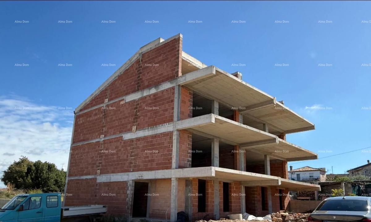 Prodaja stanovanja z bazenom in vrtom v moderni novogradnji, Tar!