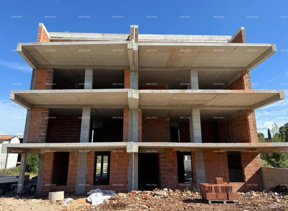 Prodaja stanovanja z bazenom in vrtom v moderni novogradnji, Tar!