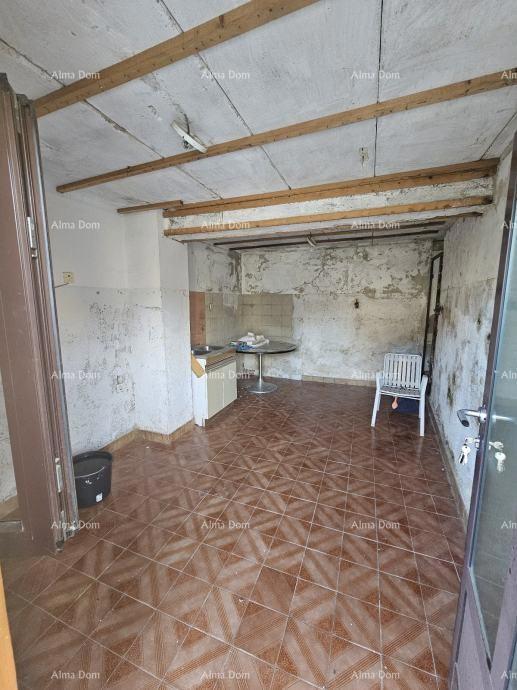 Barban – hiša z ograjenim dvoriščem