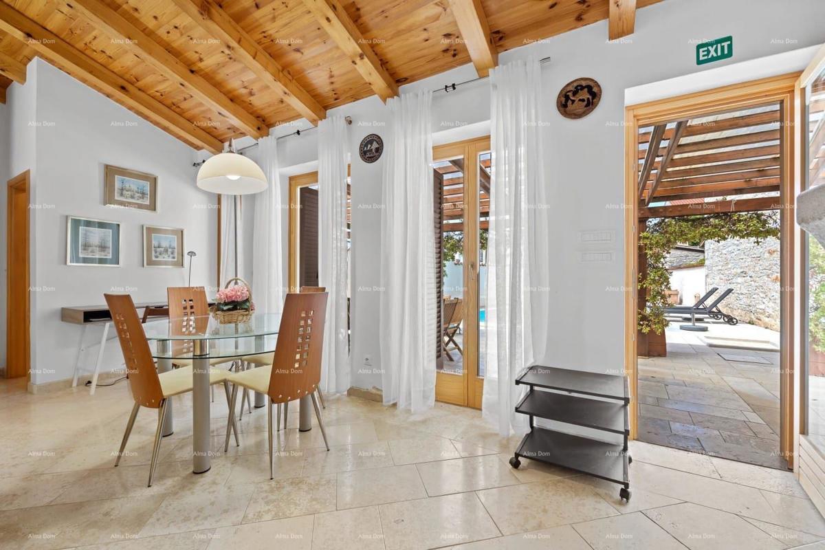 Prodaja renovirane istarske hiše s bazenom – Kanfanar, 208 m², dva objekta