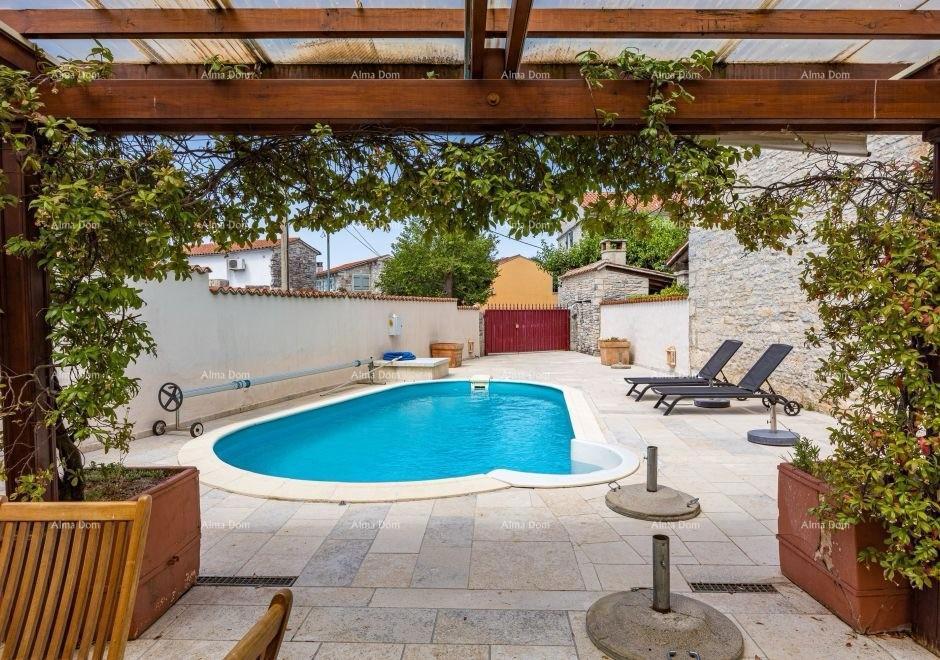 Prodaja renovirane istarske hiše s bazenom – Kanfanar, 208 m², dva objekta