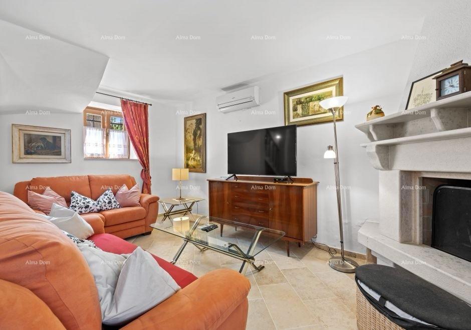 Prodaja renovirane istarske hiše s bazenom – Kanfanar, 208 m², dva objekta