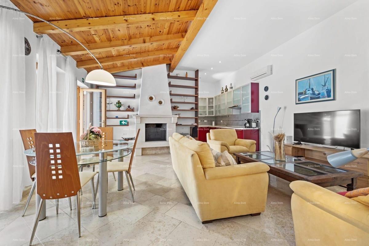 Prodaja renovirane istarske hiše s bazenom – Kanfanar, 208 m², dva objekta