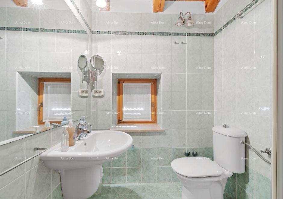 Prodaja renovirane istarske hiše s bazenom – Kanfanar, 208 m², dva objekta