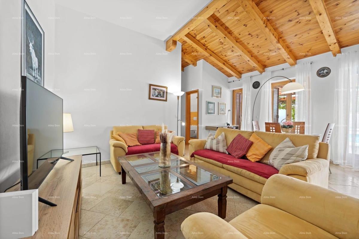 Prodaja renovirane istarske hiše s bazenom – Kanfanar, 208 m², dva objekta