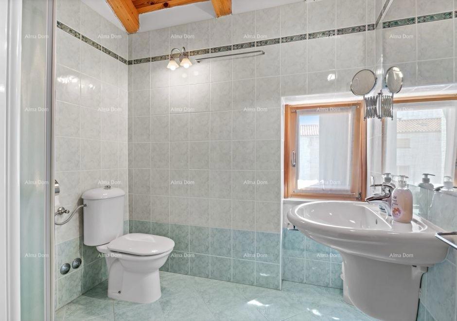 Prodaja renovirane istarske hiše s bazenom – Kanfanar, 208 m², dva objekta