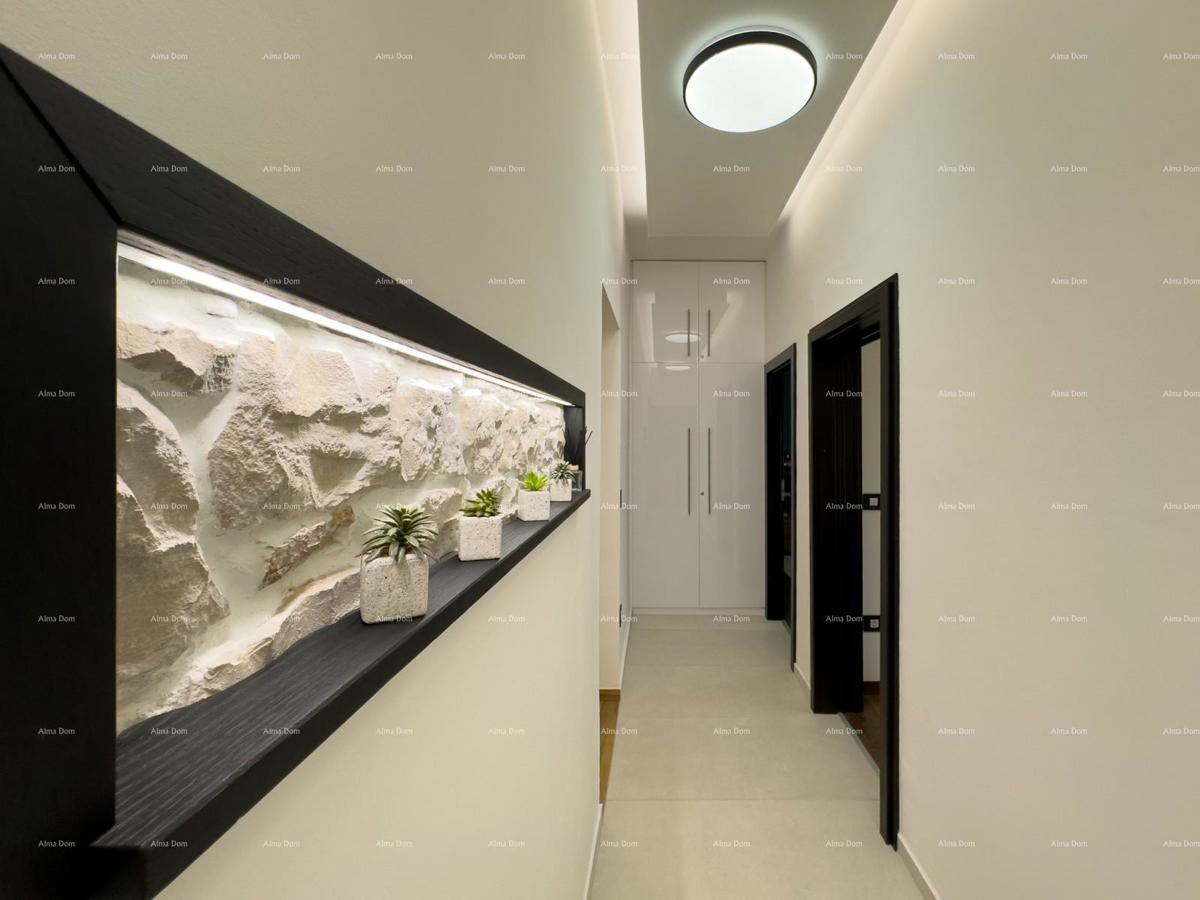 Pulj strogo središče Istarska ulica 500 metrov od Arene Sodobno popolnoma prenovljeno in opremljeno mestno stanovanje