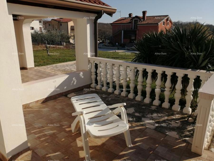 Prodaja - Samostoječa hiša na lepi in urejeni parceli, Kaštel!