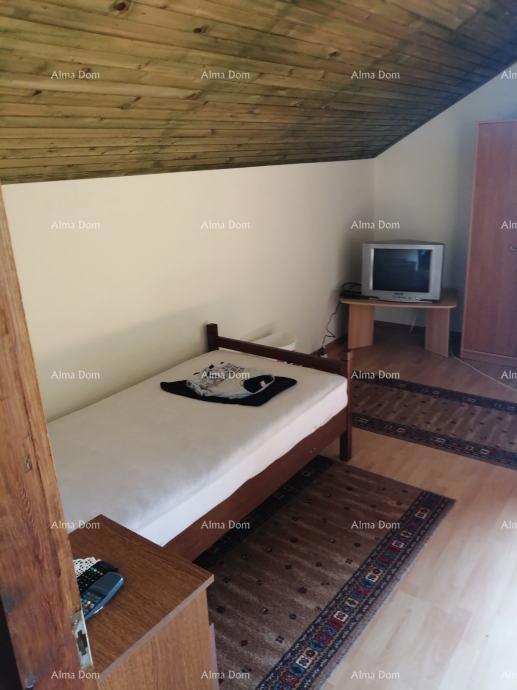 Prodaja - Samostoječa hiša na lepi in urejeni parceli, Kaštel!