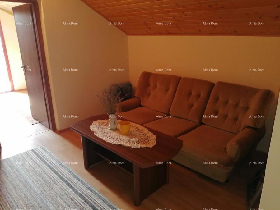 Prodaja - Samostoječa hiša na lepi in urejeni parceli, Kaštel!