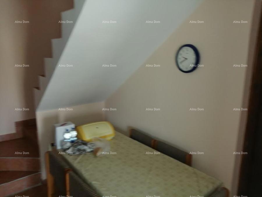 Prodaja - Samostoječa hiša na lepi in urejeni parceli, Kaštel!