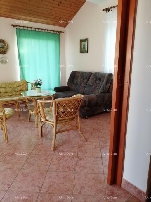 Prodaja - Samostoječa hiša na lepi in urejeni parceli, Kaštel!