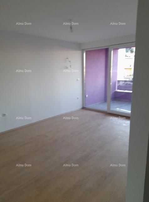 Vrhunska lokacija! Prodaja stan s garažnim parkirnim mestom v neposredni bližini centra mesta, Pula!