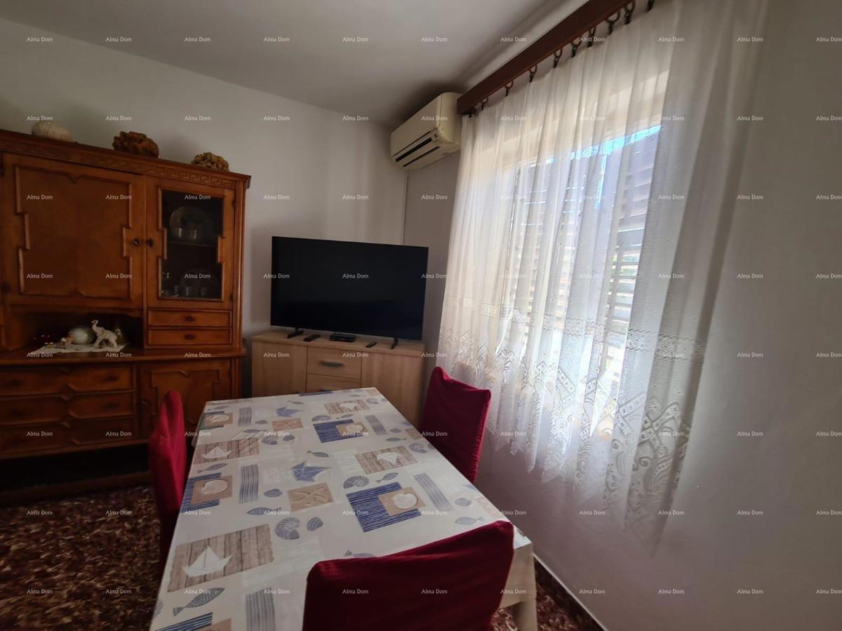 Prodaja hiše z dvema stanovanjem, pomožnim objektom in garažo, Ližnjan!