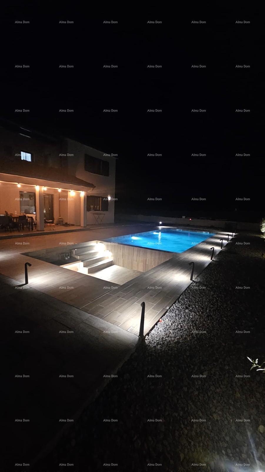 Prekrasna hiša s bazenom in vrtom blizu Labina