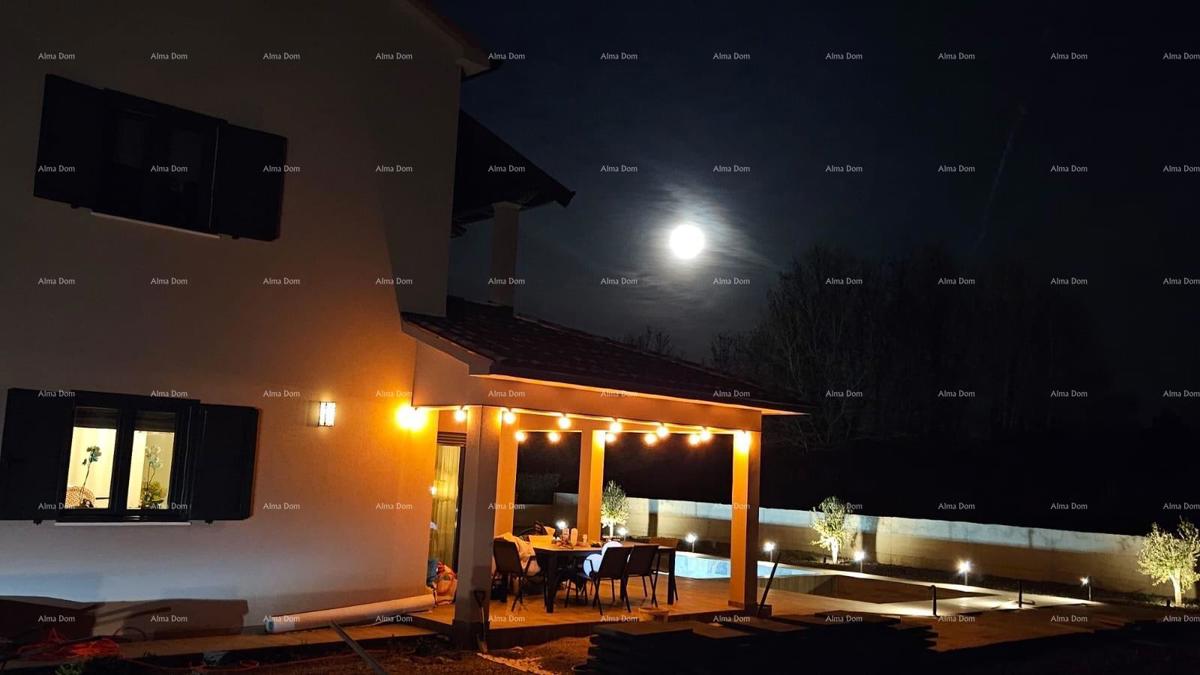 Prekrasna hiša s bazenom in vrtom blizu Labina