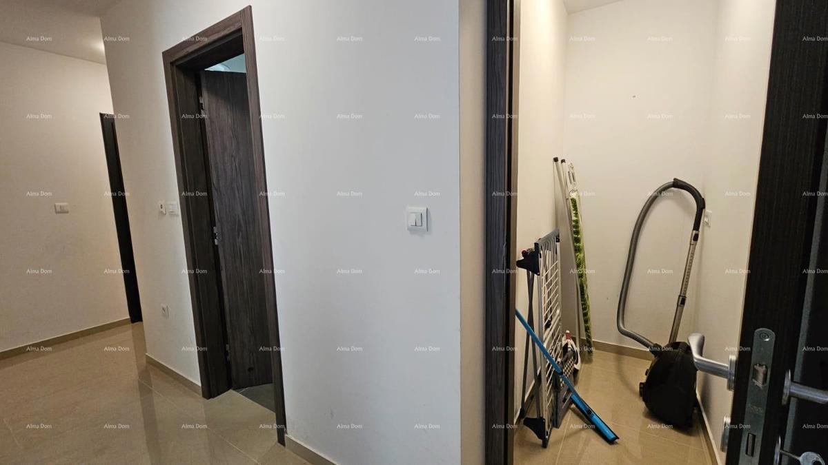 STOJA Moderen stan s terasom 80 m², 100 m od morja v Puli!