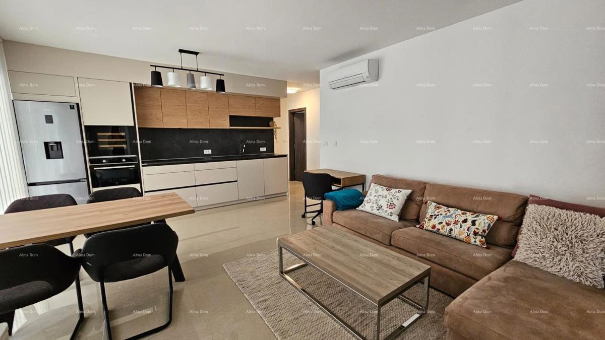 STOJA Moderen stan s terasom 80 m², 100 m od morja v Puli!