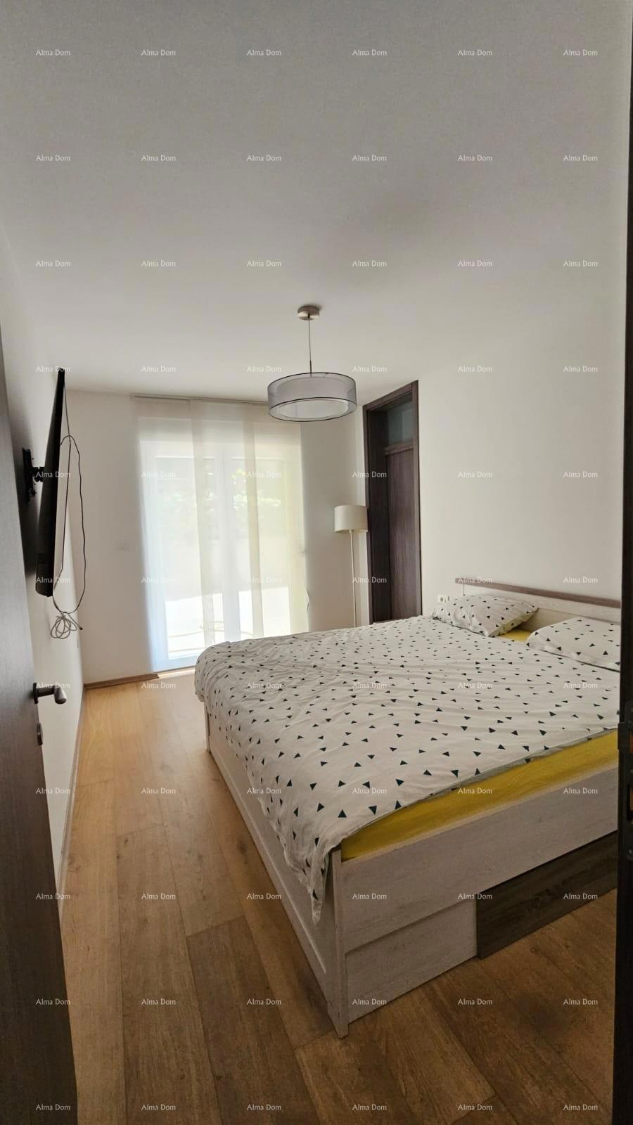 STOJA Moderen stan s terasom 80 m², 100 m od morja v Puli!