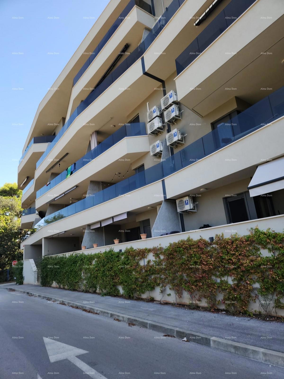 STOJA Moderen stan s terasom 80 m², 100 m od morja v Puli!