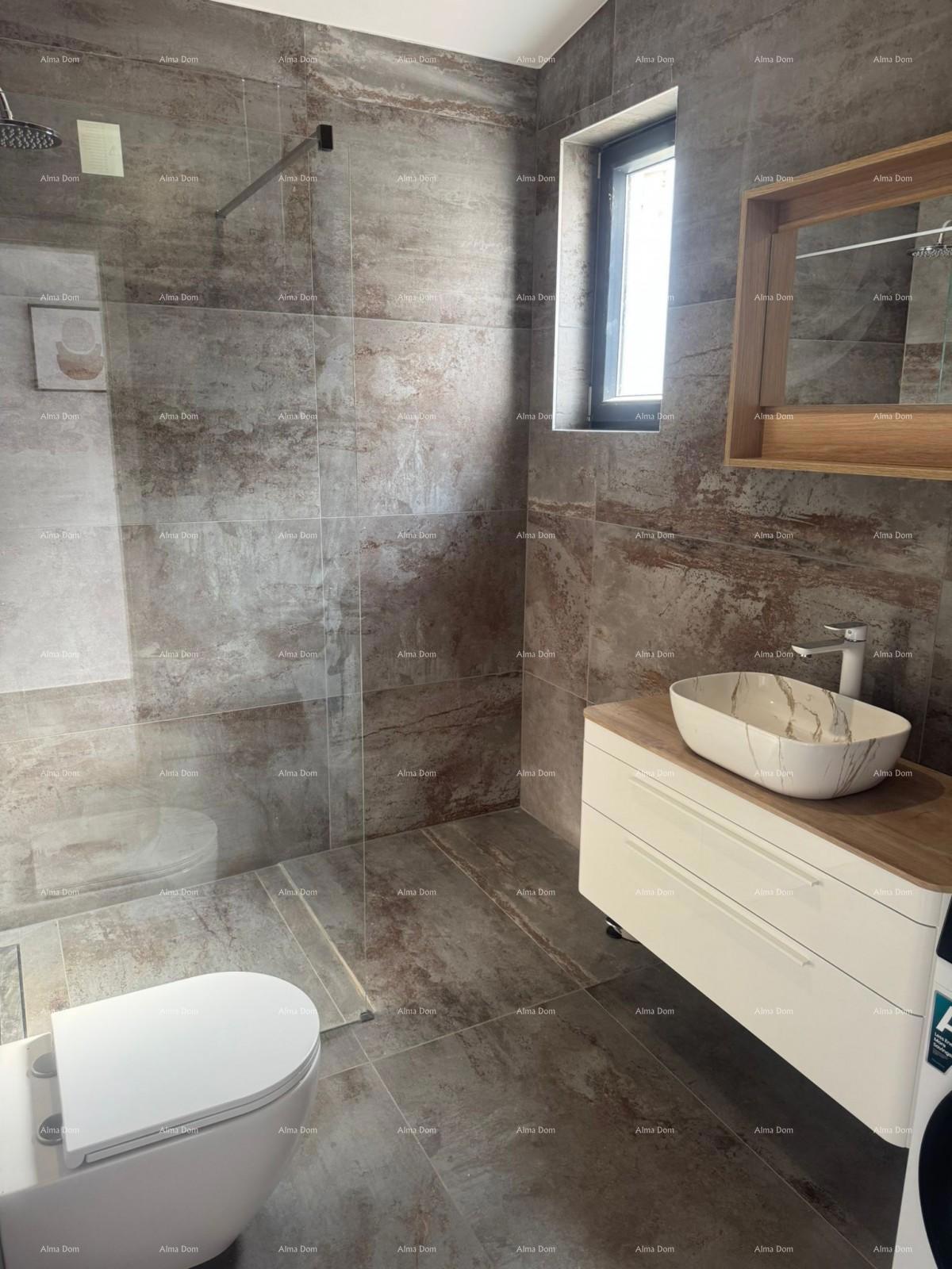 Prodaja - dvojna kuća s grijanim bazenom, okolica Poreča!